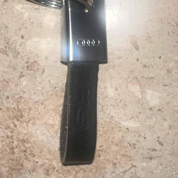 1 AUDI KEYFOB,3 KEY CHAINS, 1 Audi RED BOX, 1 Audi BOOKLET WALLET - Picture 8 of 14